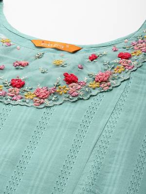 Floral Embroidered Panelled Thread Work Pure Cotton Kurta With Trousers & Dupatta 3