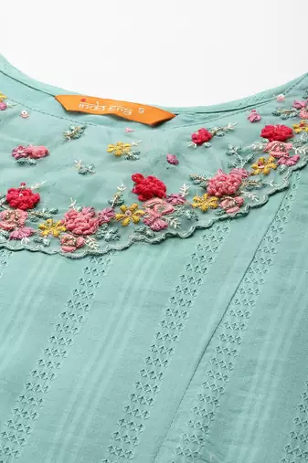 Floral Embroidered Panelled Thread Work Pure Cotton Kurta With Trousers & Dupatta