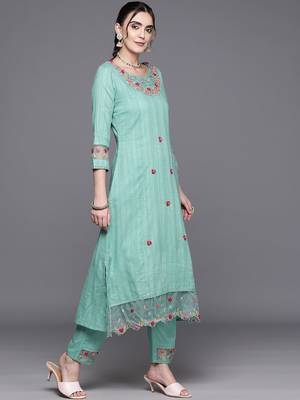 Floral Embroidered Panelled Thread Work Pure Cotton Kurta With Trousers & Dupatta 6