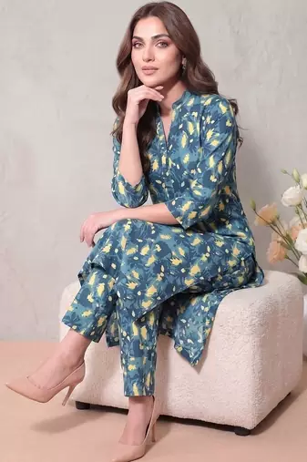 Women Printed Regular Kurta with Trousers