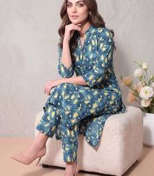 Women Printed Regular Kurta with Trousers