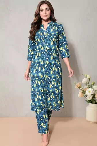 Women Printed Regular Kurta with Trousers