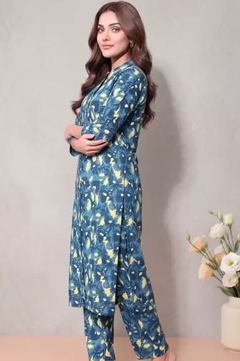 Women Printed Regular Kurta with Trousers
