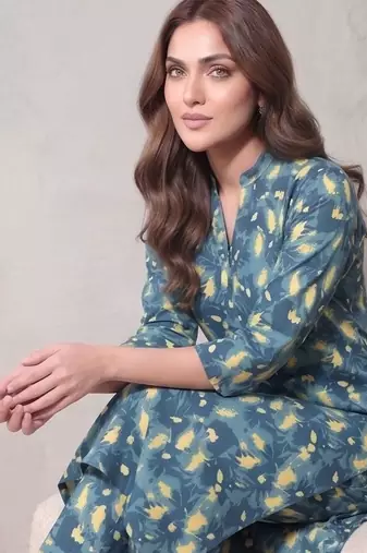 Women Printed Regular Kurta with Trousers