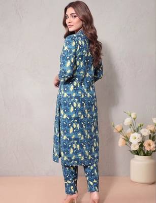 Women Printed Regular Kurta with Trousers 6
