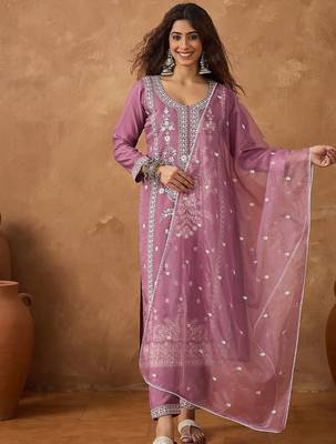 Women Floral Embroidered Kurta with Trousers & Dupatta 1