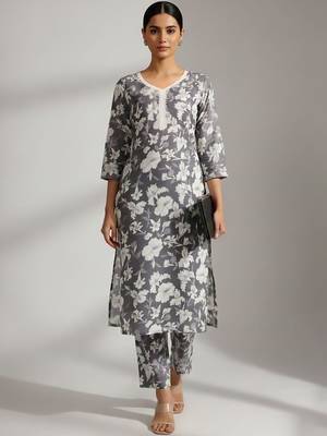 Women Ethnic Motifs Printed Regular Kurta with Trousers 1