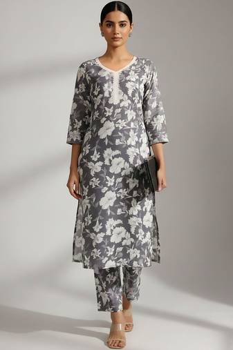 Women Ethnic Motifs Printed Regular Kurta with Trousers