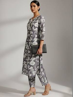 Women Ethnic Motifs Printed Regular Kurta with Trousers 4