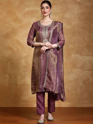 Women Floral Embroidered Kurta with Trousers & Dupatta 1