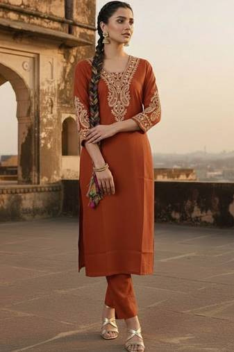 Women Ethnic Motifs Embroidered Regular Thread Work Kurta with Trousers