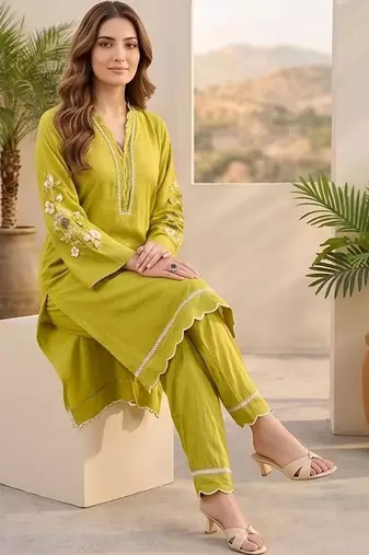 Women Ethnic Motifs Embroidered Regular Thread Work Kurta with Trousers & With Dupatta