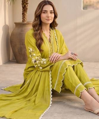 Women Ethnic Motifs Embroidered Regular Thread Work Kurta with Trousers & With Dupatta 3