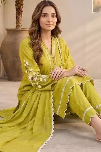 Women Ethnic Motifs Embroidered Regular Thread Work Kurta with Trousers & With Dupatta