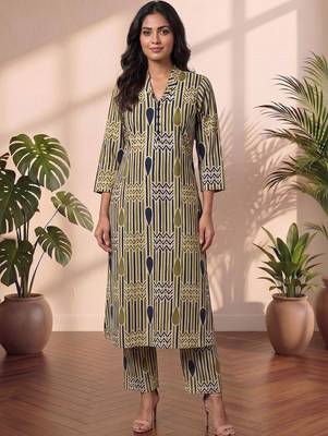 Women Printed Regular Kurta with Palazzos 1