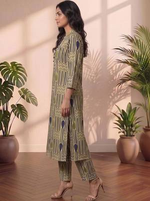 Women Printed Regular Kurta with Palazzos 2