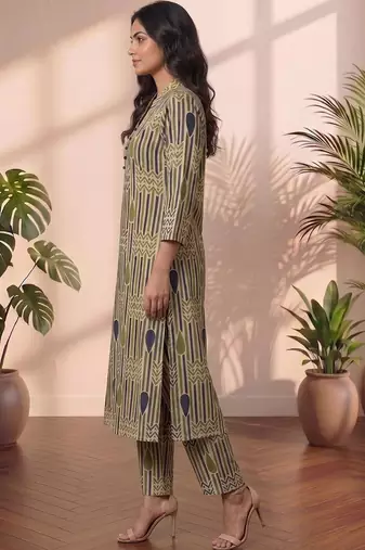 Women Printed Regular Kurta with Palazzos