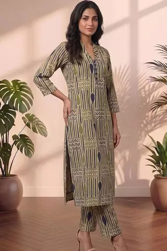 Women Printed Regular Kurta with Palazzos