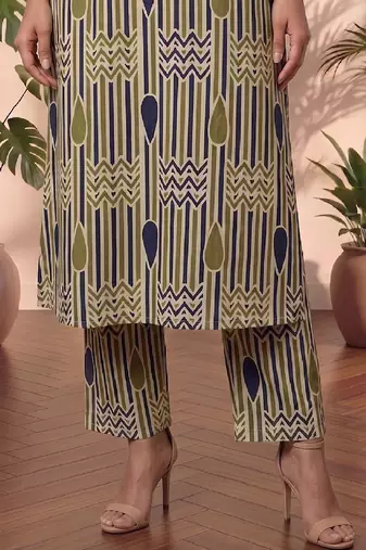 Women Printed Regular Kurta with Palazzos