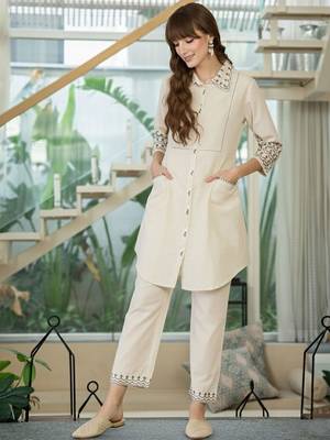 Women Ethnic Motifs Embroidered Regular Thread Work Kurta with Trousers 1