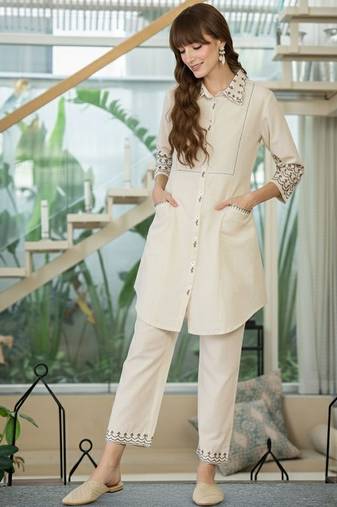 Women Ethnic Motifs Embroidered Regular Thread Work Kurta with Trousers