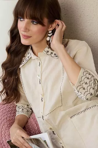 Women Ethnic Motifs Embroidered Regular Thread Work Kurta with Trousers