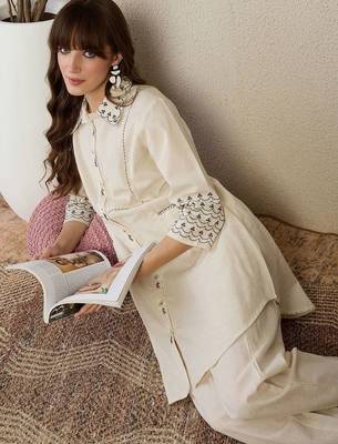 Women Ethnic Motifs Embroidered Regular Thread Work Kurta with Trousers 3