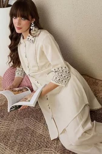 Women Ethnic Motifs Embroidered Regular Thread Work Kurta with Trousers