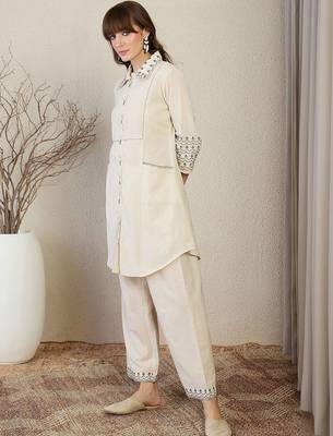Women Ethnic Motifs Embroidered Regular Thread Work Kurta with Trousers 4