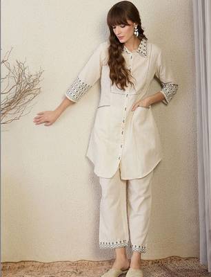 Women Ethnic Motifs Embroidered Regular Thread Work Kurta with Trousers 5