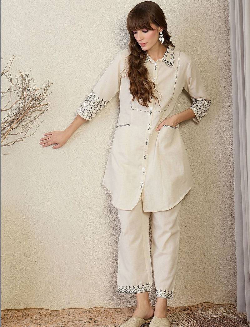 Women Ethnic Motifs Embroidered Regular Thread Work Kurta with Trousers