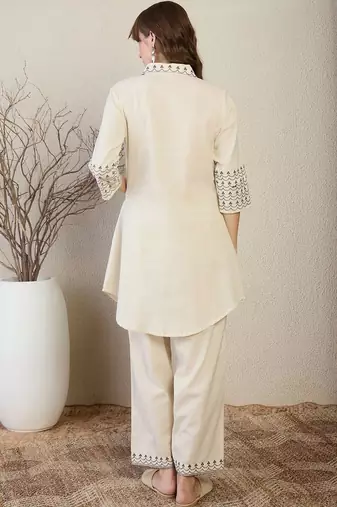 Women Ethnic Motifs Embroidered Regular Thread Work Kurta with Trousers