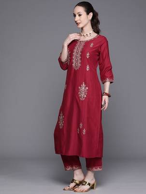 Floral Embroidered Regular Sequinned Kurta With Trousers & Dupatta 6