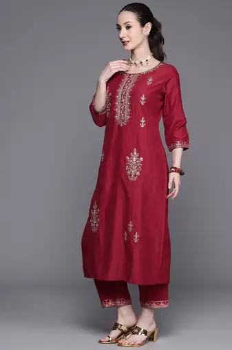 Floral Embroidered Regular Sequinned Kurta With Trousers & Dupatta