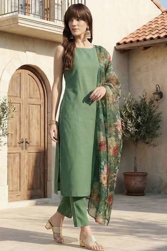 Women Floral Regular Kurta with Trousers & With Dupatta