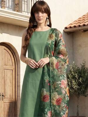 Women Floral Regular Kurta with Trousers & With Dupatta 2