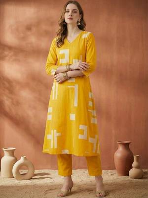 Women Printed Regular Pure Cotton Kurta with Trousers 1