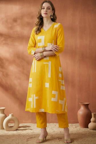 Women Printed Regular Pure Cotton Kurta with Trousers