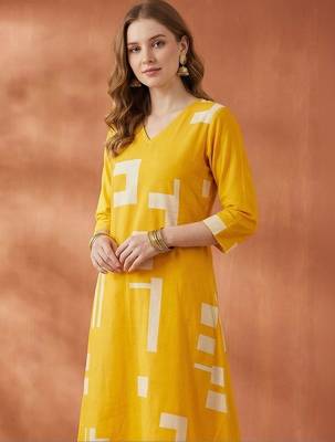 Women Printed Regular Pure Cotton Kurta with Trousers 2
