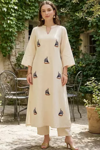 Women Ethnic Motifs Embroidered Regular Thread Work Pure Cotton Kurta with Trousers