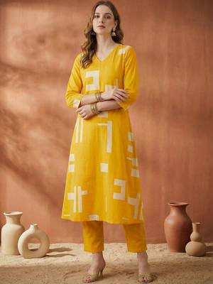 Women Printed Regular Pure Cotton Kurta with Trousers 1