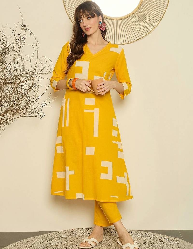 Women Printed Regular Pure Cotton Kurta with Trousers