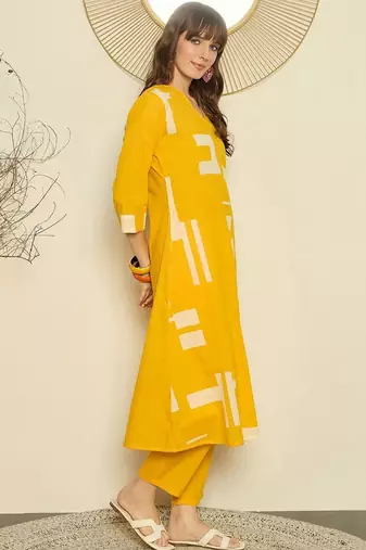 Women Printed Regular Pure Cotton Kurta with Trousers