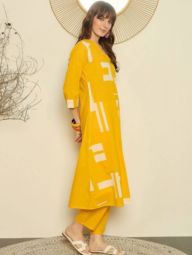 Women Printed Regular Pure Cotton Kurta with Trousers