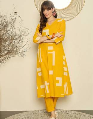 Women Printed Regular Pure Cotton Kurta with Trousers 6