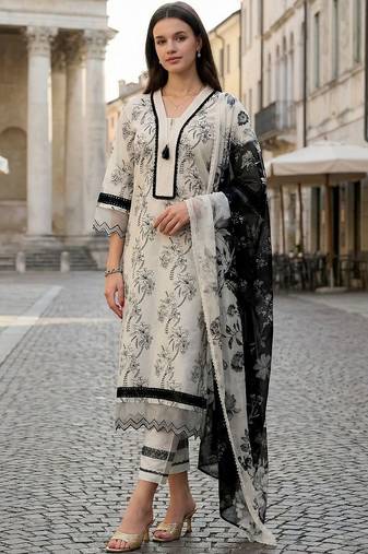 Women Floral Printed Regular Pure Cotton Kurta with Trousers & With Dupatta