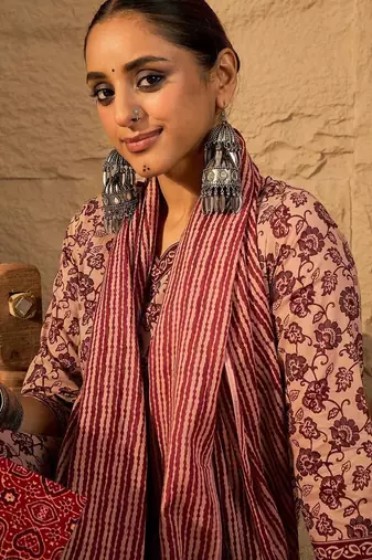 Women Floral Printed Regular Pure Cotton Kurta with Trousers & With Dupatta