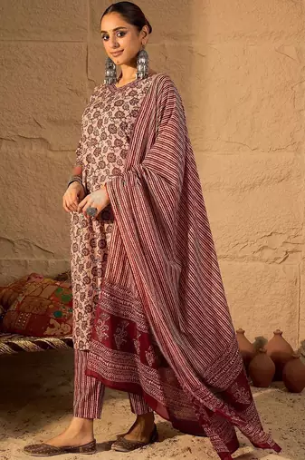 Women Floral Printed Regular Pure Cotton Kurta with Trousers & With Dupatta