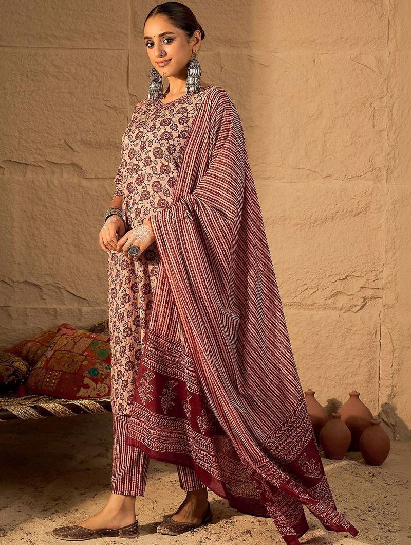 Women Floral Printed Regular Pure Cotton Kurta with Trousers & With Dupatta