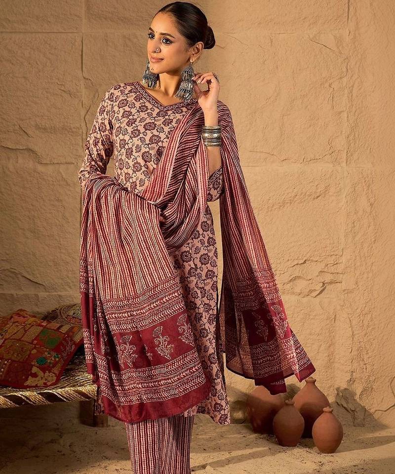 Women Floral Printed Regular Pure Cotton Kurta with Trousers & With Dupatta